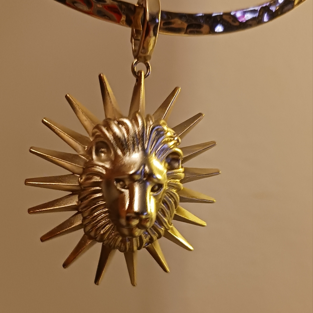 Kendra Scott Limited Edition Large Lion Link Pendant